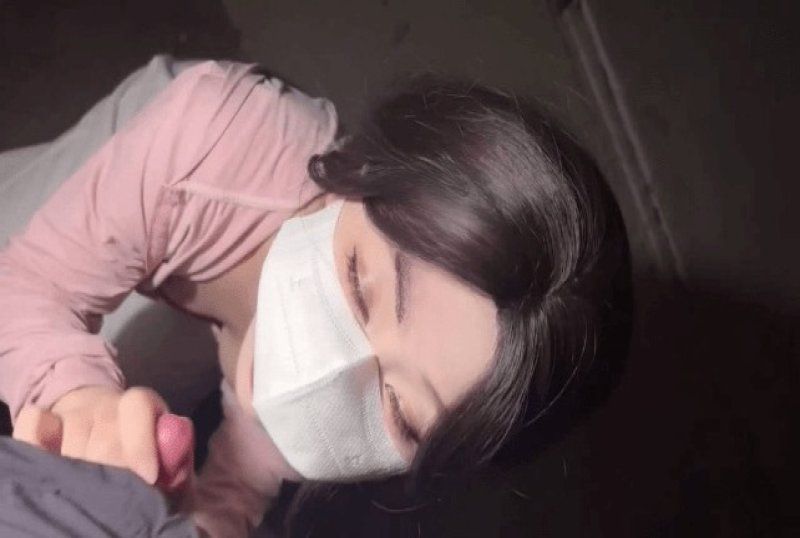 杏吧傳媒 戶外先口回去換上開檔黑絲狠狠操